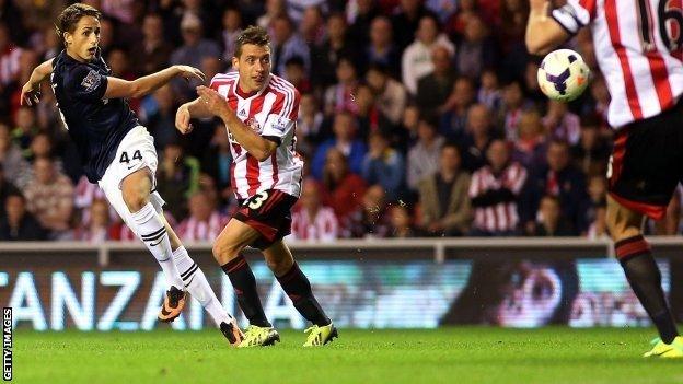 Adnan Januzaj scoring against Sunderland