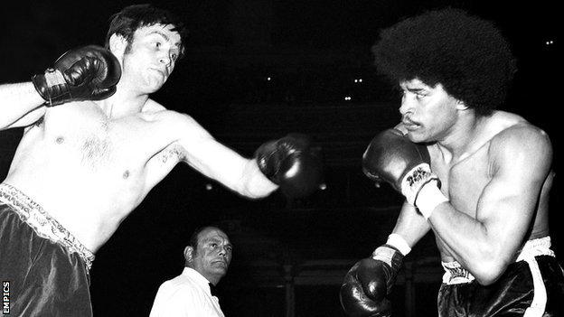 "Gypsy" John Frankham (left) in a bout in 1972.