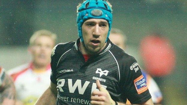 Justin Tipuric playing for the Ospreys