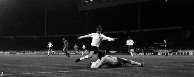 Jan Tomaszewski broke his wrist diving at Allan Clarke's feet