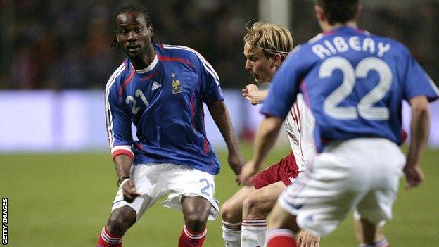 Pascal Chimbonda playing for France at the 2006 FIFA World Cup