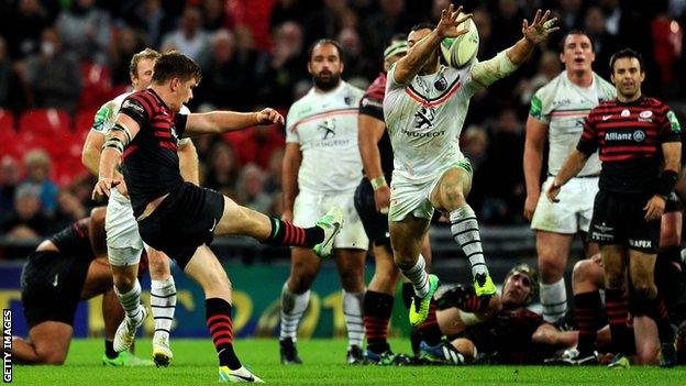 Owen Farrell tries to land a match-winning drop-goal