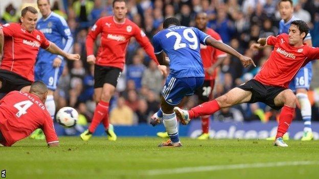 Sammy Eto'o scores Chelsea's second goal