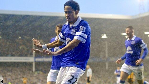 Steven Pienaar celebrates