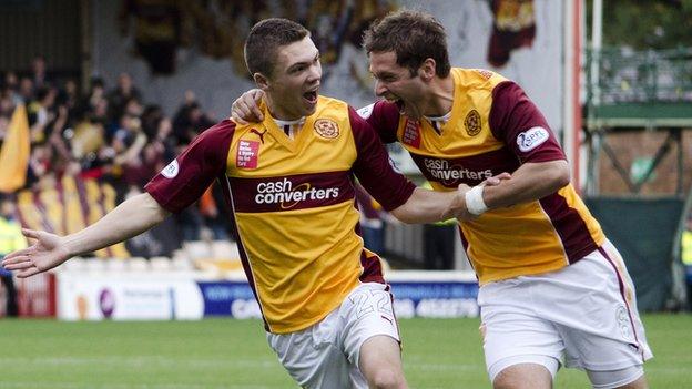 Motherwell striker Craig Moore (left)