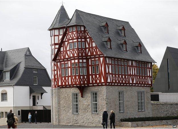 Residence of Limburg Bishop Franz-Peter Tebartz-van Elst, 17 Oct 13