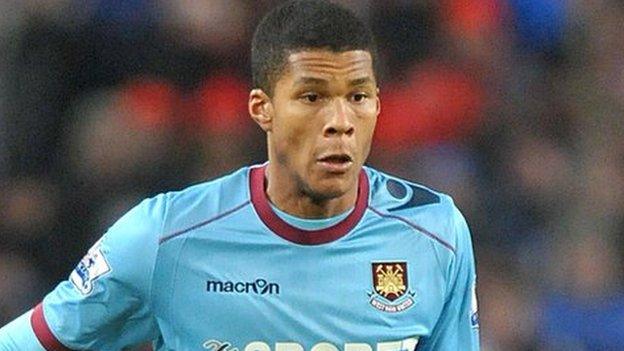 Jordan Spence playing for West Ham