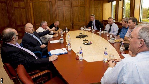 Jim McColl (pointing) and Paul Murray met with Rangers fans' representatives