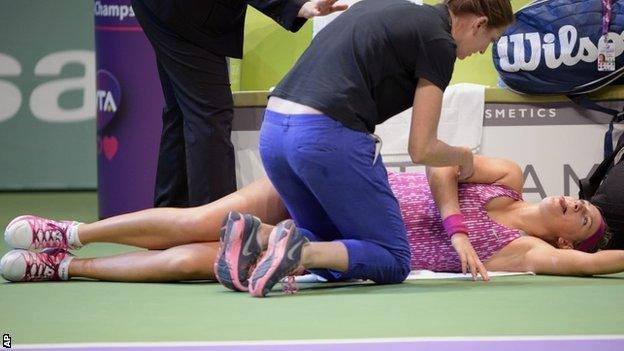 Victoria Azarenka receives attention on her injured back