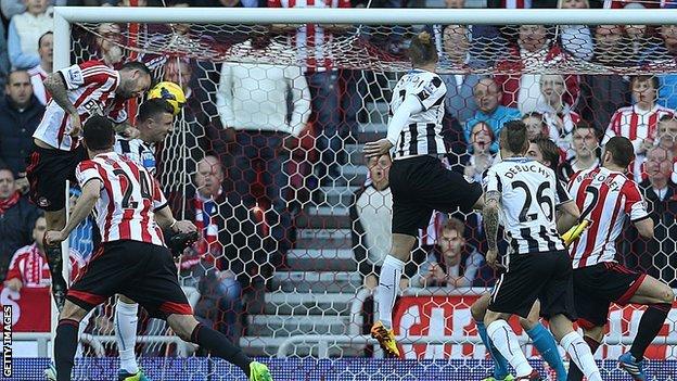 Steven Fletcher heads Sunderland in front against Newcastle