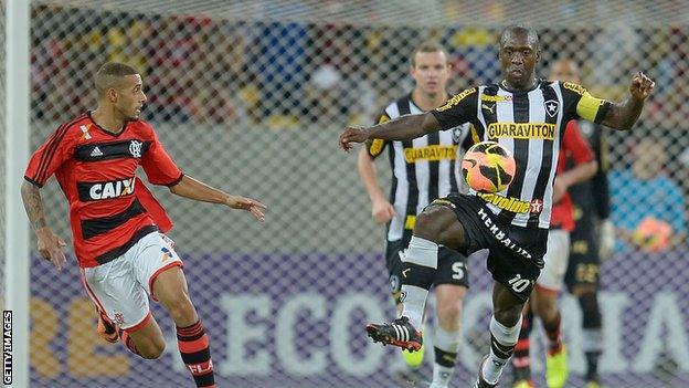 Clarence Seedorf in action for Botafogo against Flamengo