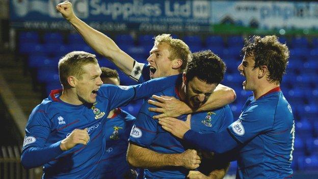 Inverness Caledonian Thistle players celebrate Ross Draper's last-gasp winner