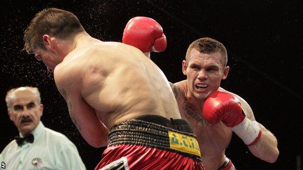 Martin Murray in action against Sergio Martinez