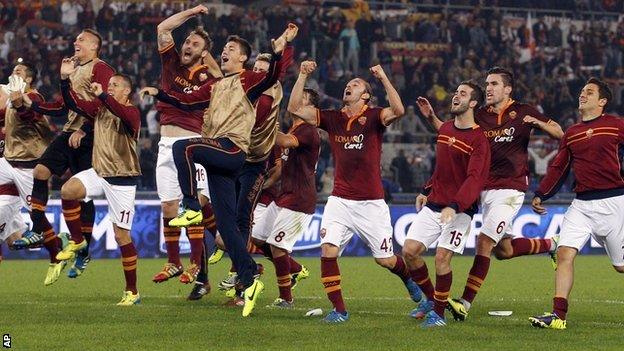 Roma celebrate beating Chievo