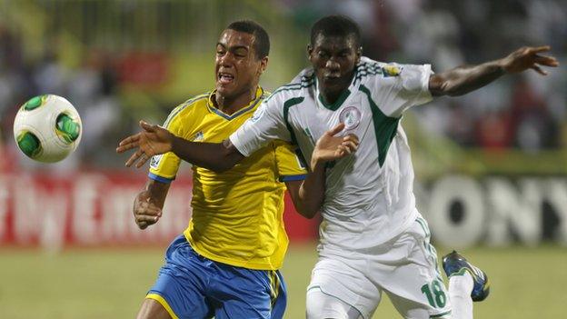 Nigeria's Awoniyi (right) fights for the ball against Sweden's Sonko