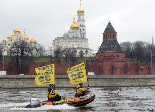 Protesters pass the Kremlin in a speedboat, 6 November