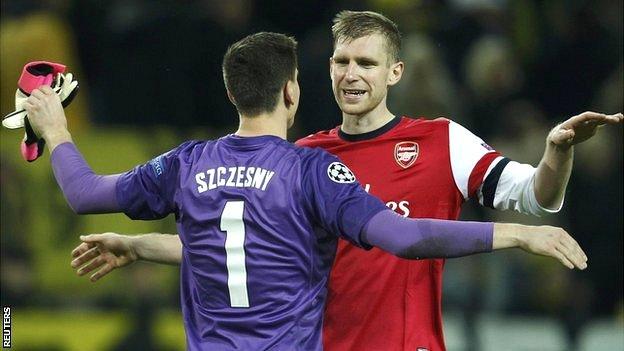 Wojciech Szczesny, Per Mertesacker