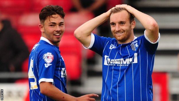 Bradley Dack (l) and Charlie Lee