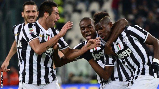 Juventus beat Napoli to move up to second in Serie A