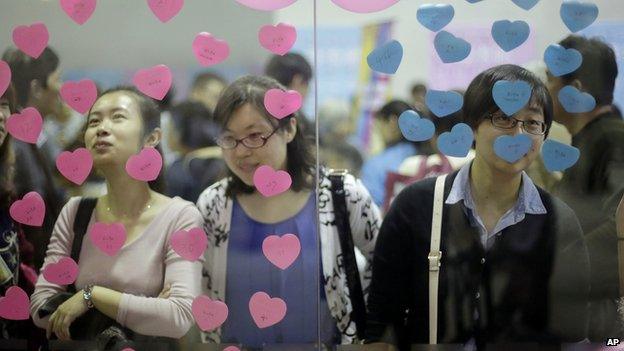 Participants take part in a bachelor's meeting event on during a mass match-making event ahead of Singles Day in Shanghai, China (9 Nov. 2013)