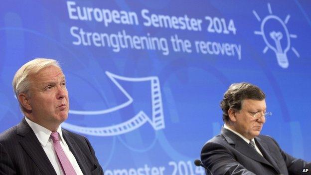 European Commissioner for the Economy Olli Rehn, left, and European Commission President Jose Manuel Barroso at a news conference in Brussels, 13 November