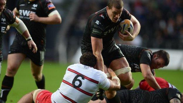 Ospreys lock Ian Evans