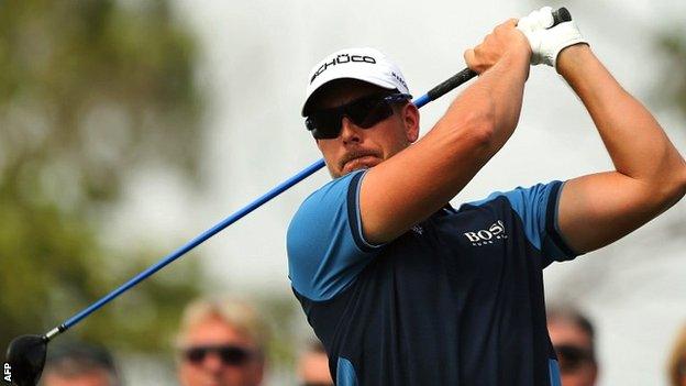 Henrik Stenson in first-round action at the World Tour Championship in Dubai