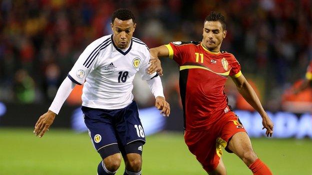 Matt Phillips and Kevin Mirallas battling for the ball