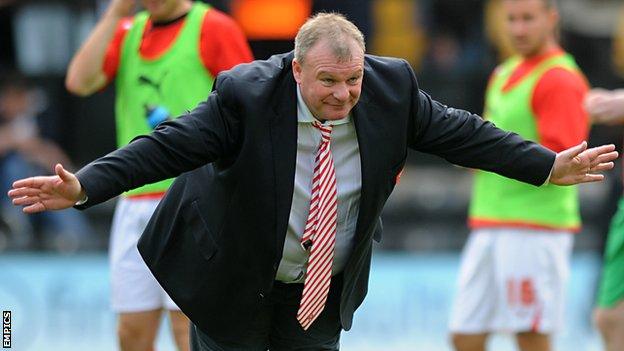 Steve Evans bows to the Rotherham supporters