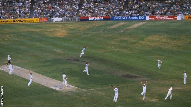 England celebrate a narrow victory at the MCG in 1982