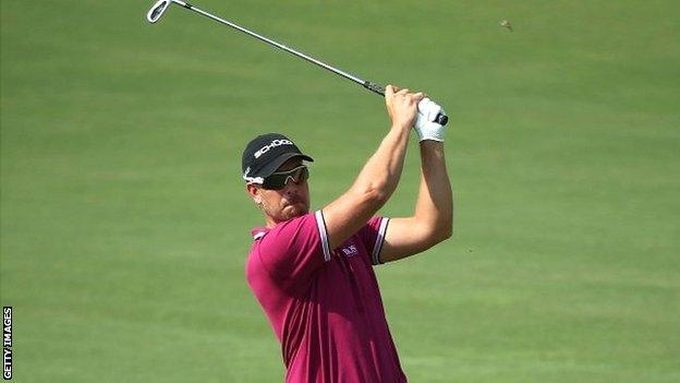 Henrik Stenson in second-round action at the World Tour Championship