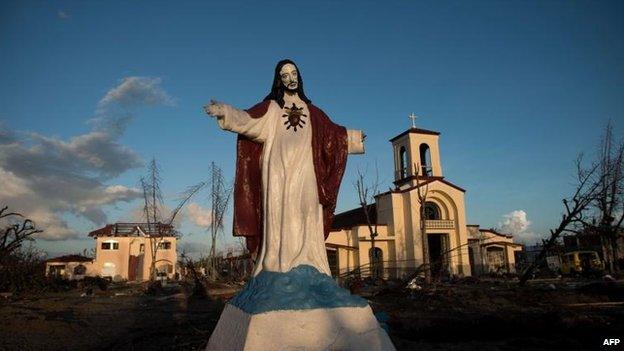 Statue of Jesus Christ in a churchyard in Tacloban (15 November)