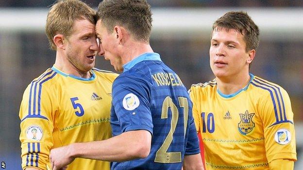 Oleksandr Kucher (left) and Laurent Koscielny