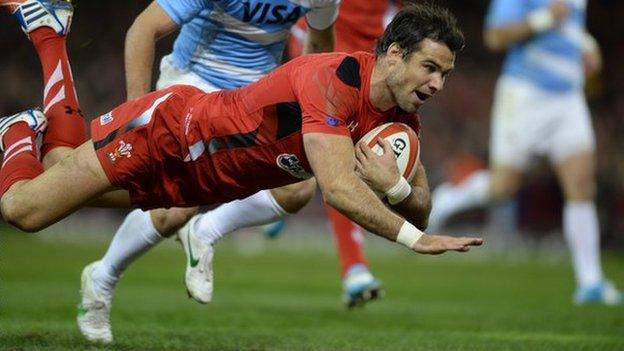 Mike Phillips Wales try