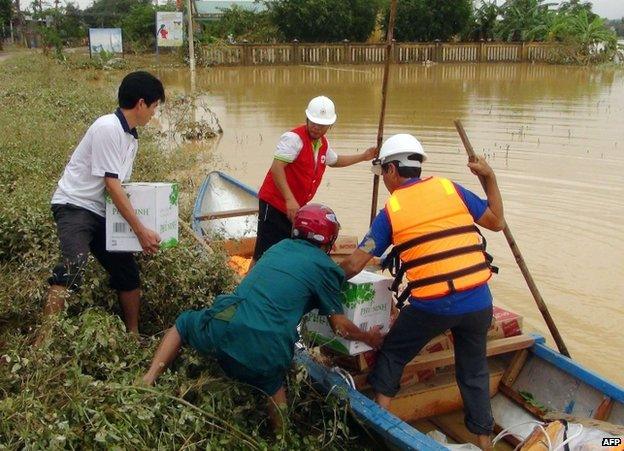 Relief work in Quang Ngai province, Vietnam, 16 November