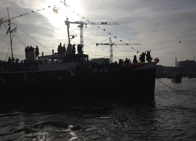 Black Pete ship arriving