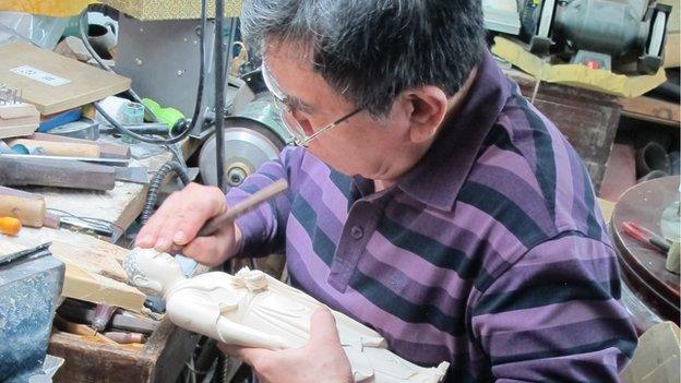 Ivory carver Li Chunke in Beijing