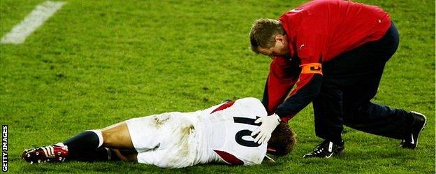 Jonny Wilkinson lies injured in the 2003 World Cup final