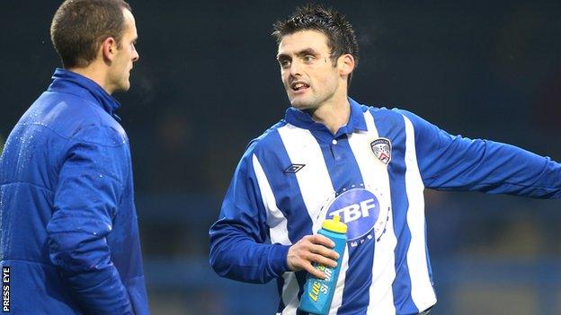 Coleraine manager Oran Kearney talks to Eoin Bradley