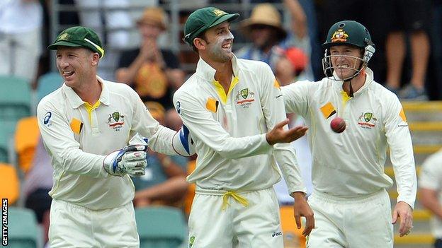 Nathan Lyon (centre) celebrates an England wicket