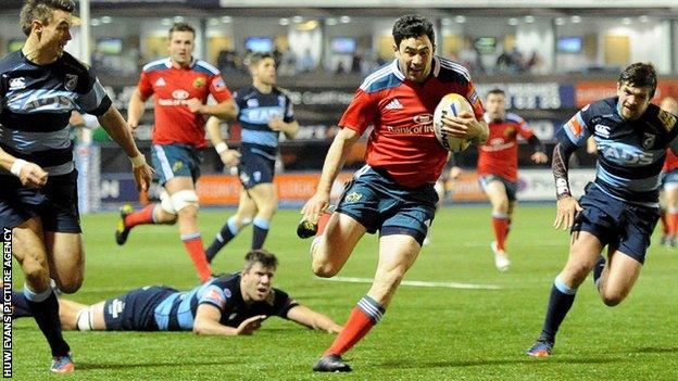 Felix Jones runs in the opening try for Munster against the Cardiff Blues