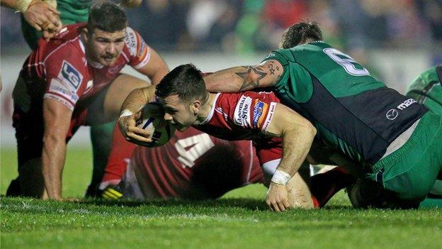 Gareth Davies is about to dive in for the third Scarlets try in Galway