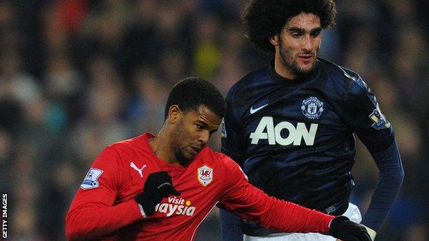 Fraizer Campbell tangles with Marouane Fellaini