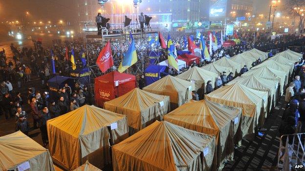 Tents in central Kiev, 24 Nov 13