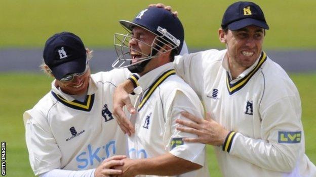 Jonathan Trott enjoys the acclaim of his Warwickshire team-mates