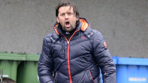 Alloa manager Paul Hartley