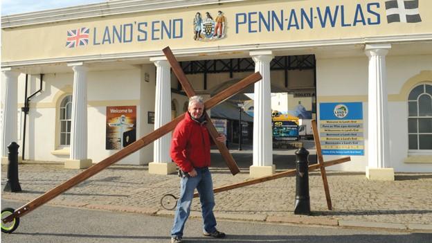 Lindsay Hamon with the cross