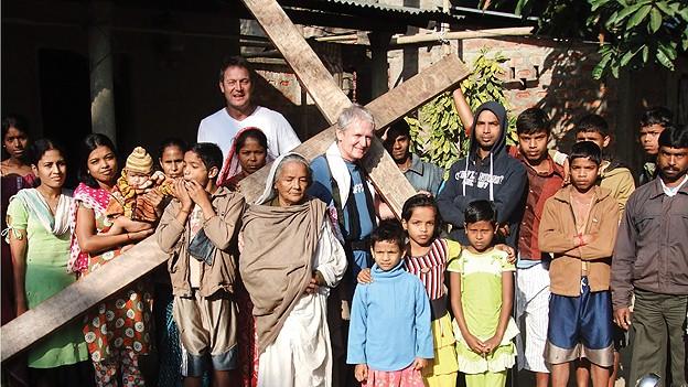 Lindsay Hamon with the cross