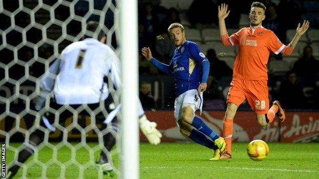 Jamie Vardy of Leicester (left)