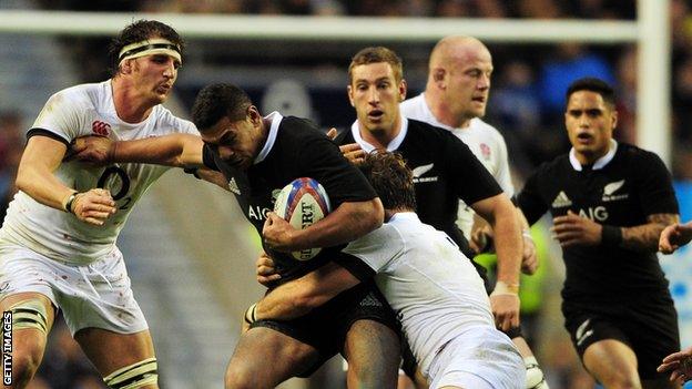 England in action against New Zealand at Twickenham